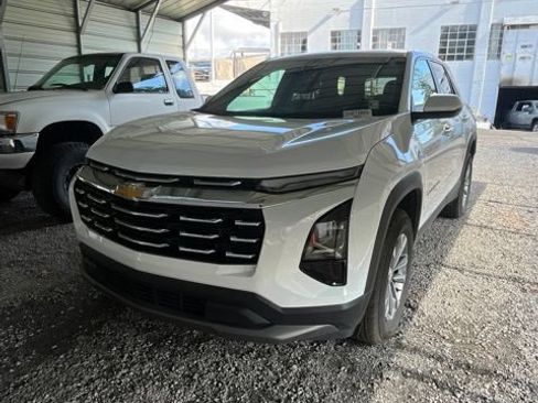 Used 2025 Chevrolet Equinox LT AWD/4WD image 1
