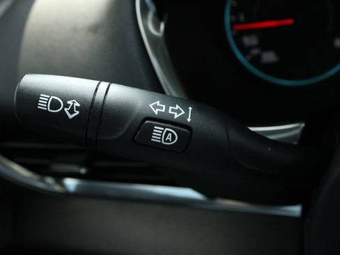 Used 2023 Chevrolet Traverse LT FWD image 36
