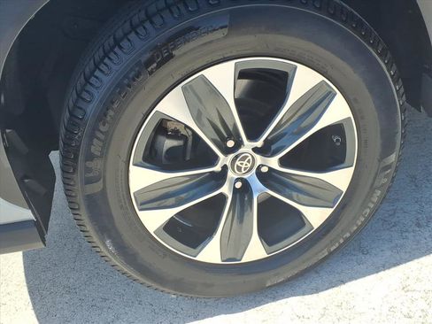 Used 2022 Toyota Highlander XLE image 25