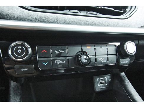 Used 2024 Jeep Compass Latitude image 24