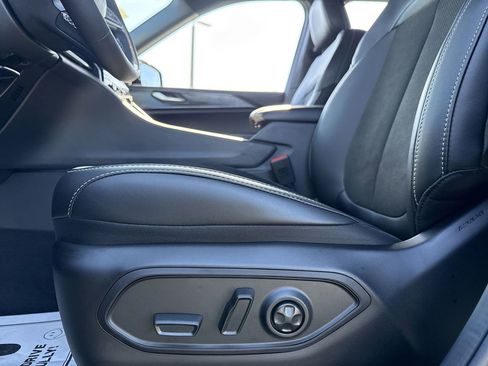 New 2025 Jeep Grand Cherokee Altitude image 12