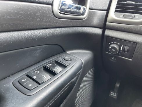 Used 2017 Jeep Grand Cherokee Altitude image 11