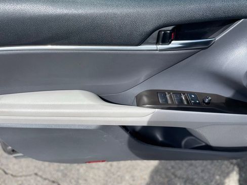 Used 2022 Toyota Camry SE image 12