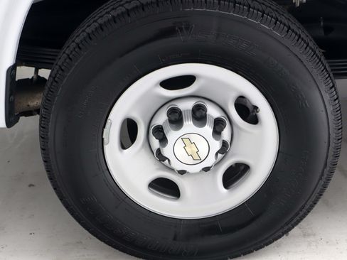 Used 2025 Chevrolet Express 3500 LS RWD image 30