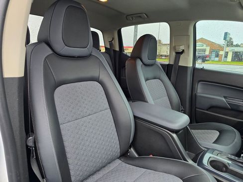 Used 2015 Chevrolet Colorado Z71 AWD/4WD image 10