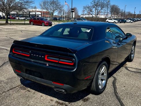 Used 2022 Dodge Challenger SXT image 3