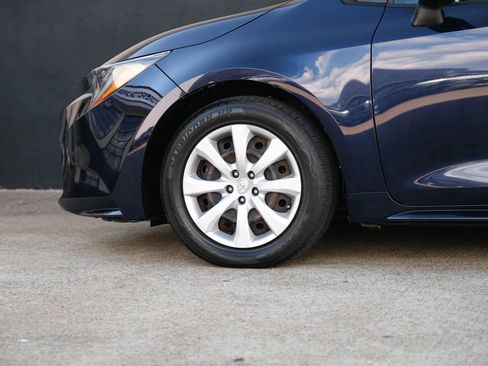 Used 2021 Toyota Corolla LE image 9