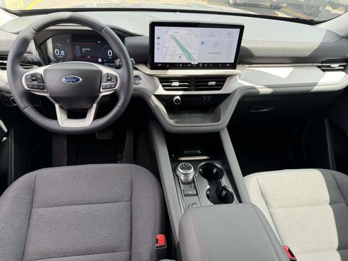 Used 2025 Ford Explorer Active AWD/4WD image 13