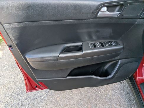 Used 2021 Kia Sportage LX image 17