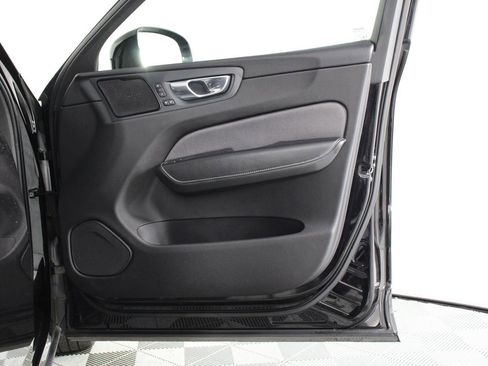 Used 2020 Volvo XC60 T6 R-Design image 21