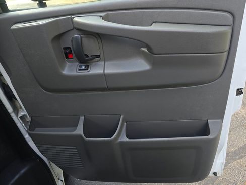 Used 2013 Chevrolet Express 2500 LT w/ LT Preferred Equipment Group RWD image 25
