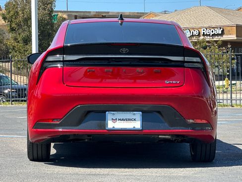 New 2026 Toyota Prius Plug-In Hybrid FWD image 4