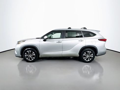 Used 2023 Toyota Highlander XLE FWD image 5