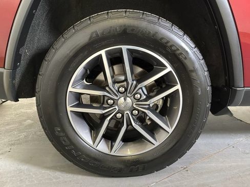 Certified 2018 Jeep Grand Cherokee Limited AWD/4WD image 11