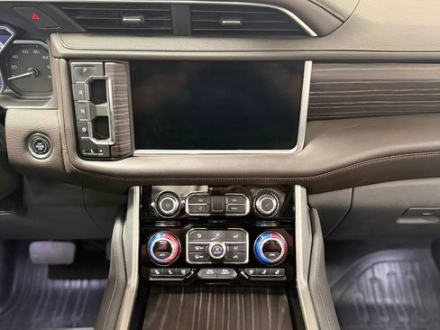 Used 2021 GMC Yukon Denali w/ Denali Premium Package AWD/4WD image 28