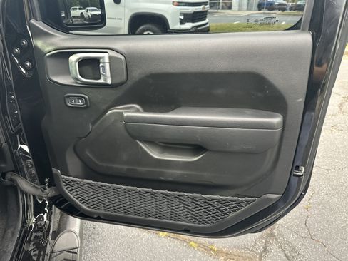 Used 2024 Jeep Gladiator Sport AWD/4WD image 15