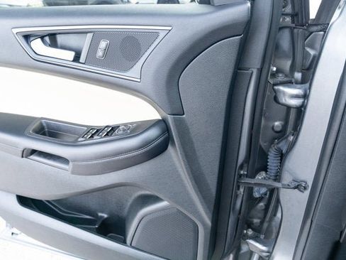 Used 2022 Ford Edge SE image 25