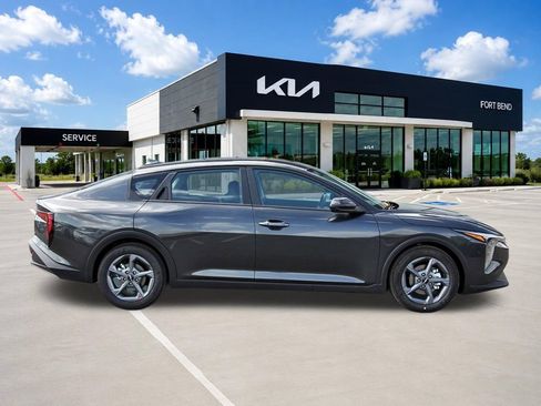 New 2026 Kia K4 FWD image 4