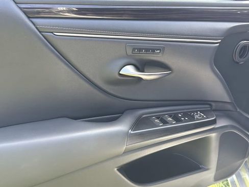 Used 2021 Lexus ES 250 w/ Premium Package AWD/4WD image 18