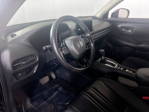 Used 2023 Honda HR-V EX-L image 9