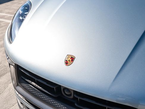 Used 2023 Porsche Macan Turbo image 5