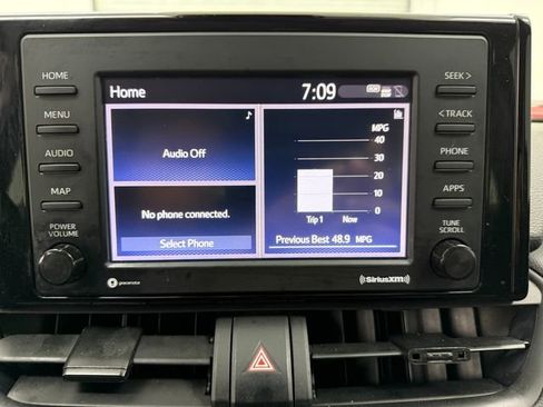 Used 2022 Toyota RAV4 LE image 12