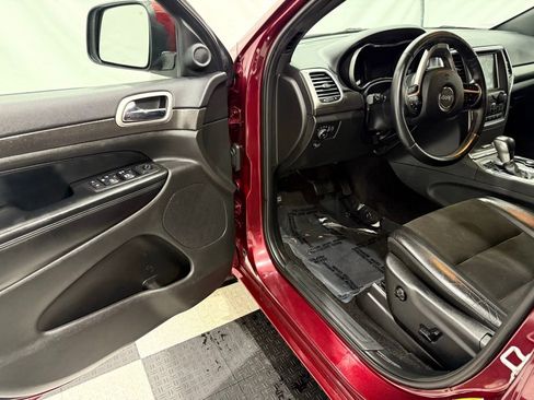 Used 2018 Jeep Grand Cherokee Altitude image 32