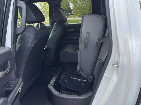 Used 2025 Toyota Tacoma TRD Off-Road w/ TRD Off Road Premium Package AWD/4WD image 23