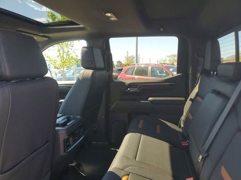 Used 2025 GMC Sierra 1500 AT4 w/ AT4 Premium Package AWD/4WD image 8