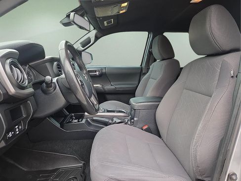 Used 2019 Toyota Tacoma TRD Sport w/ Technology Package AWD/4WD image 14