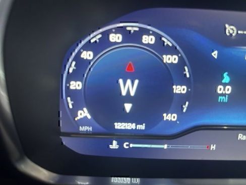 Used 2022 Chevrolet Suburban LT RWD image 14