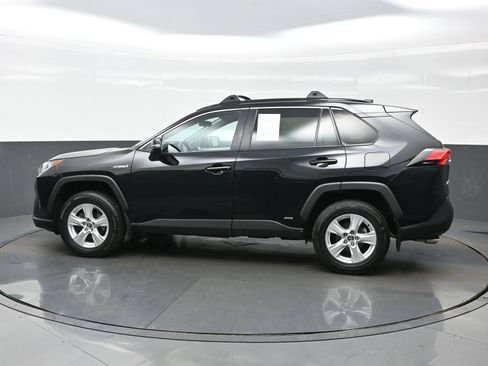 Used 2020 Toyota RAV4 XLE w/ XLE Grade Weather Package AWD/4WD image 3