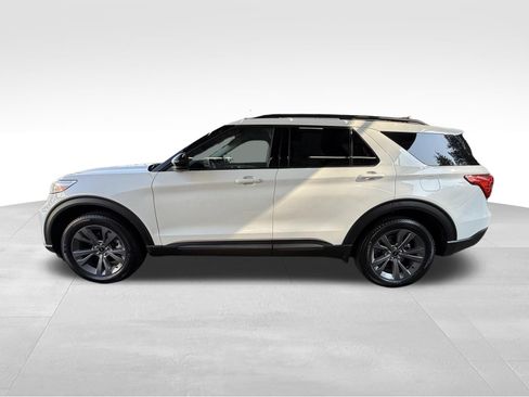Used 2023 Ford Explorer XLT w/ Equipment Group 202A AWD/4WD image 9