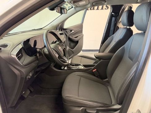 Used 2025 Buick Encore GX Preferred AWD/4WD image 9