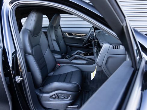 New 2026 Porsche Cayenne Turbo AWD/4WD image 33
