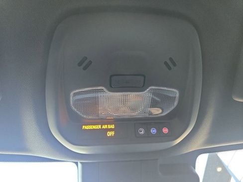 Used 2024 Chevrolet Trax RS image 23