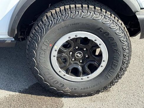 New 2026 Ford Bronco Badlands w/ Sasquatch Package AWD/4WD image 9