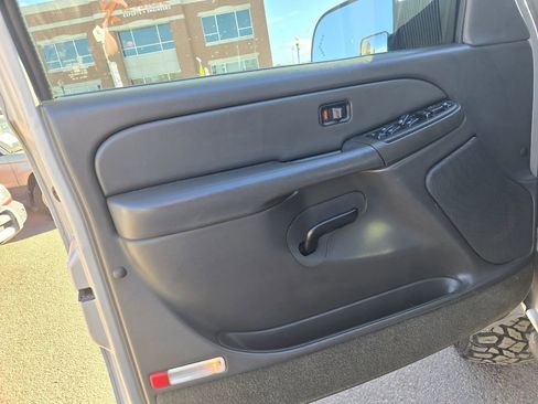 Used 2005 GMC Sierra 2500 SLE w/ Heavy-Duty Power Package image 14