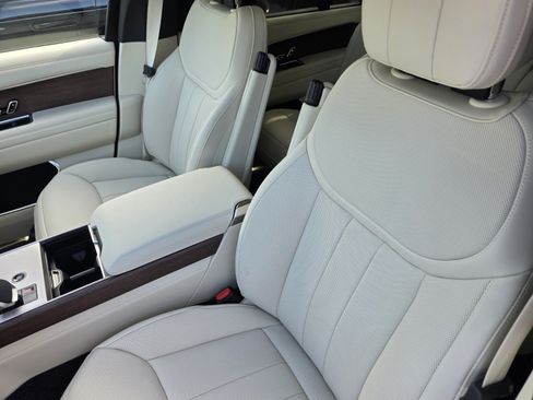 New 2026 Land Rover Range Rover Long Wheelbase SE AWD/4WD image 13