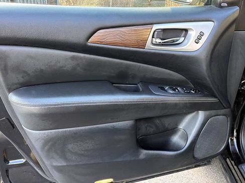 Used 2019 Nissan Pathfinder Platinum image 15