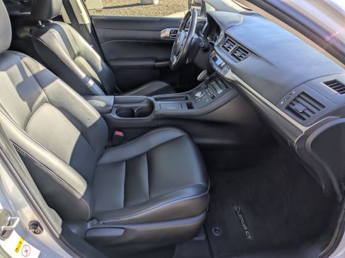 Used 2016 Lexus CT 200h image 18