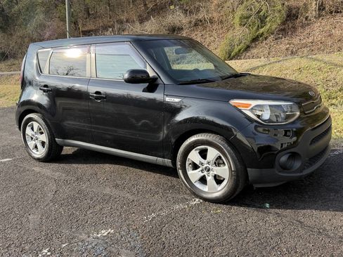 Used 2018 Kia Soul FWD image 1