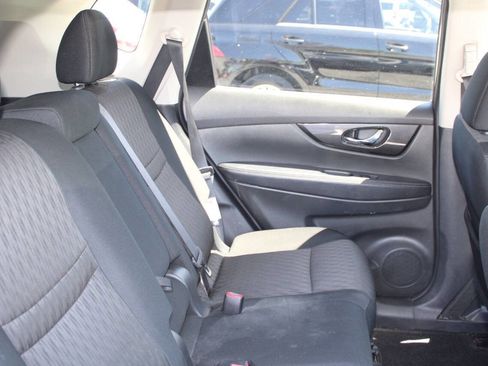 Used 2017 Nissan Rogue SV w/ SV Premium Package AWD/4WD image 18