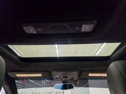 Used 2018 Chrysler 300 S AWD/4WD image 34