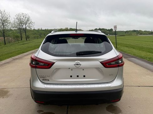 Used 2022 Nissan Rogue Sport SV FWD image 4