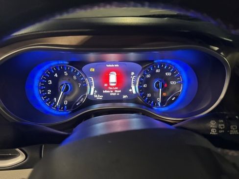 Used 2019 Chrysler Pacifica Touring-L w/ Advanced Safetytec Group image 10