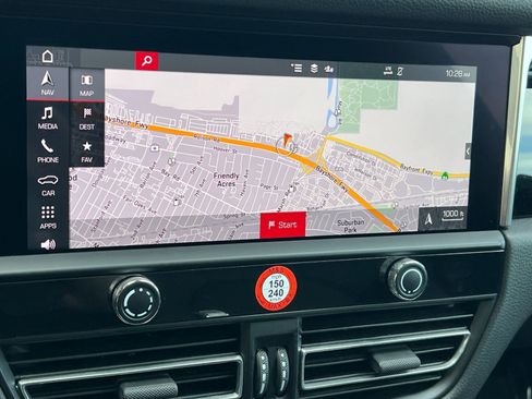 Certified 2025 Porsche Macan image 22