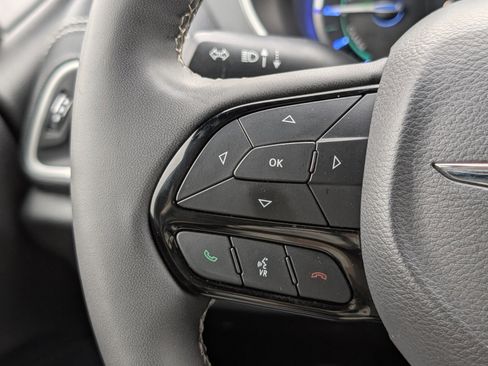 Used 2024 Chrysler Pacifica Select image 29