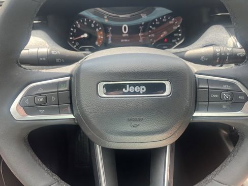 Used 2023 Jeep Compass Latitude image 17