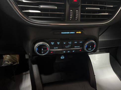 Used 2022 Ford Escape Titanium AWD/4WD image 20